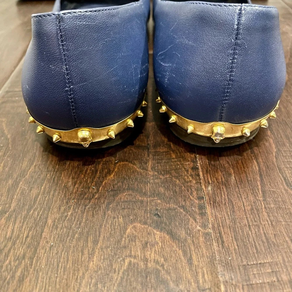 Alexander McQueen Blue Ballet Flat with gold skull details on heel. - Picture 2 of 3